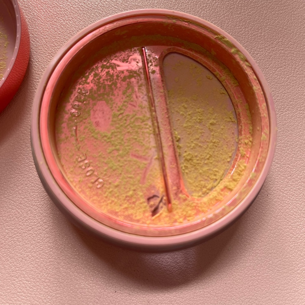Jeffree Star Magic Star Setting Powder - Picture 4 of 6